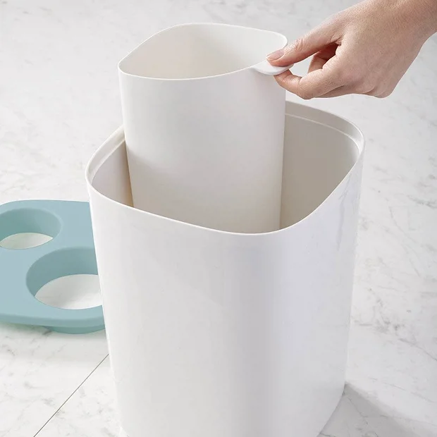 Joseph Joseph Split Bathroom Waste Separation Bin - White/Blue 6 Joseph Joseph Split Bathroom Waste Separation Bin - White/Blue - Image 4