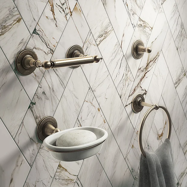 Chatsworth 1928 Antique Brass Bathroom Accessory Pack 4 Chatsworth 1928 Antique Brass Bathroom Accessory Pack - Image 2